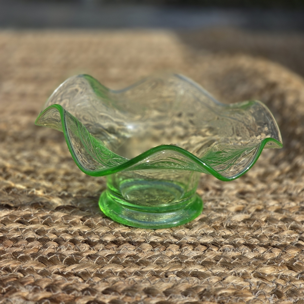 Vintage green uranium Glass Bowl - Picture 2 of 4